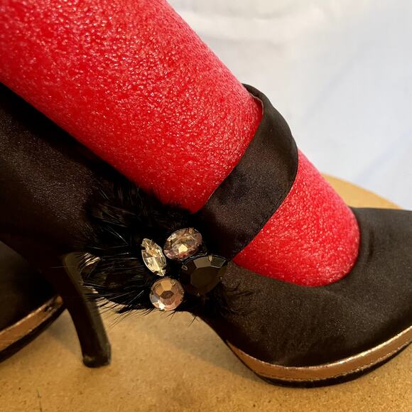 BKE Sole  Stiletto 4.5" platform 1" Size 7.5 Satin with Silver trim flower gems - Picture 5 of 13